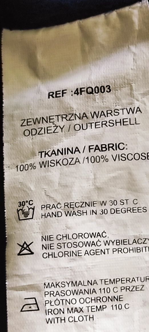 Delikatna zwiewna sukienka midi z wiskozy Quiosque