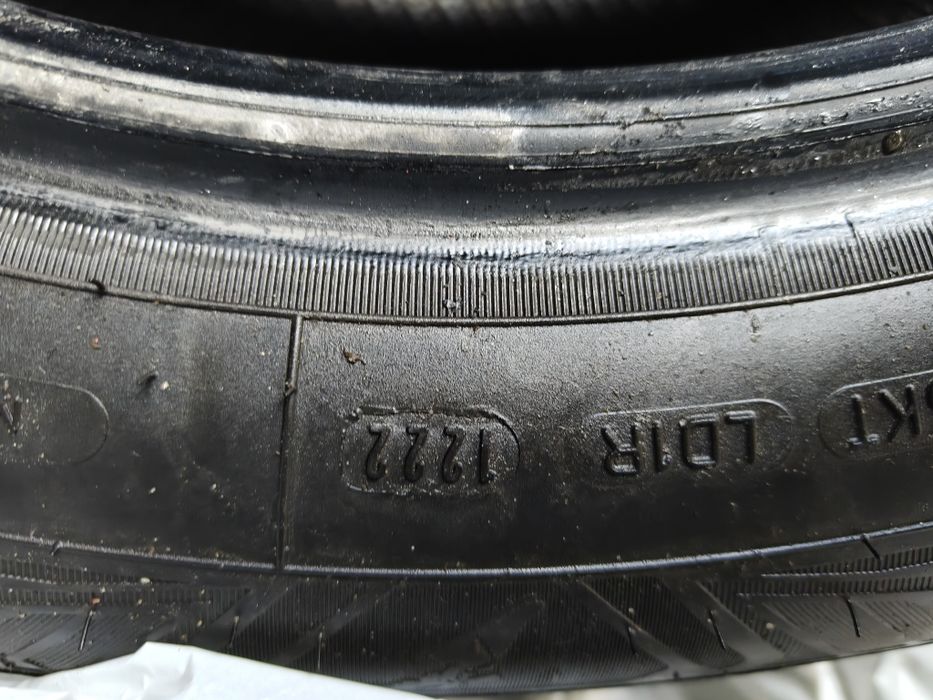 Opony wielosezonowe 215/60/R17 Goodyear Vector