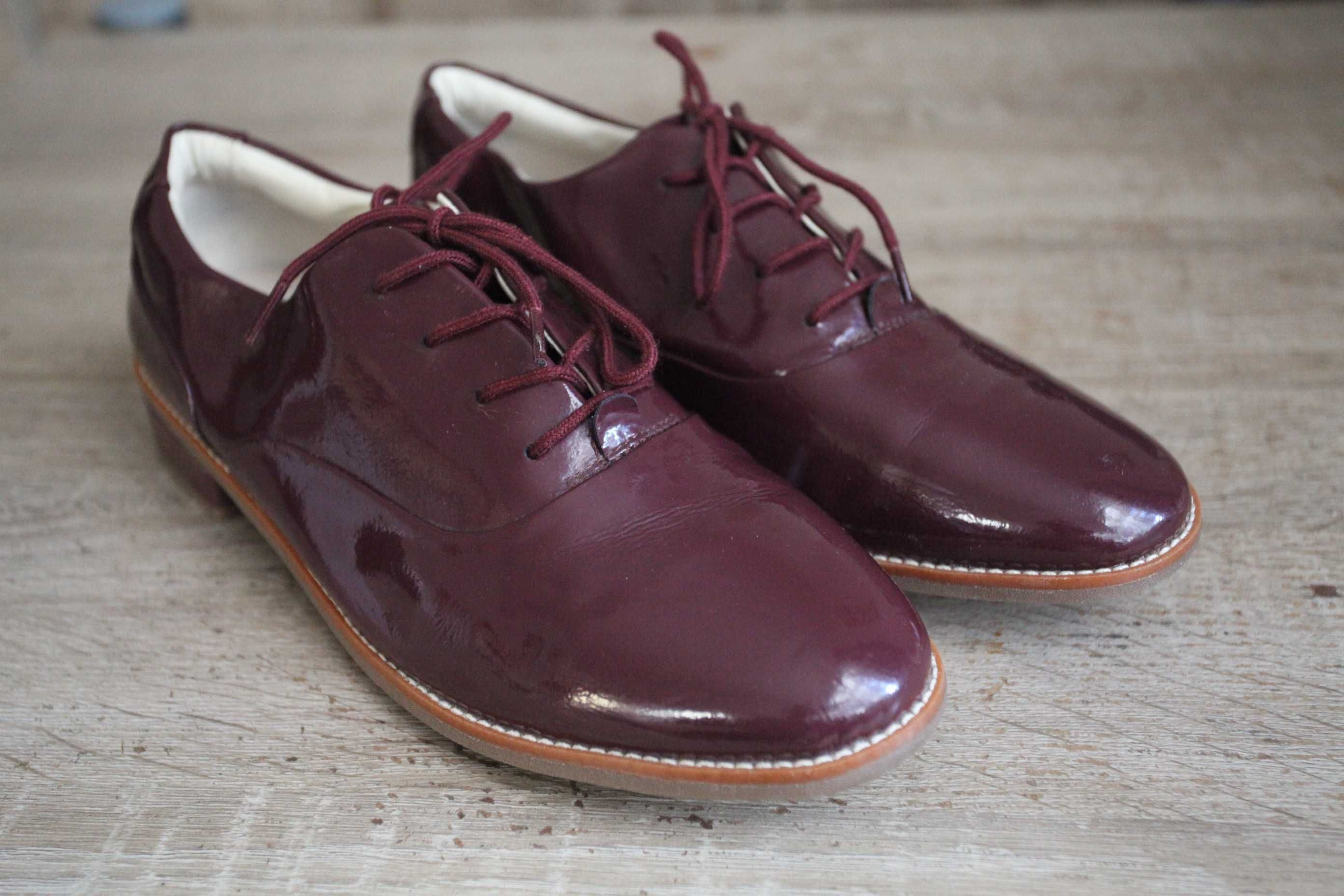 Clarks r. 40 Burgundowe skórzane lakierowane buty Oxford