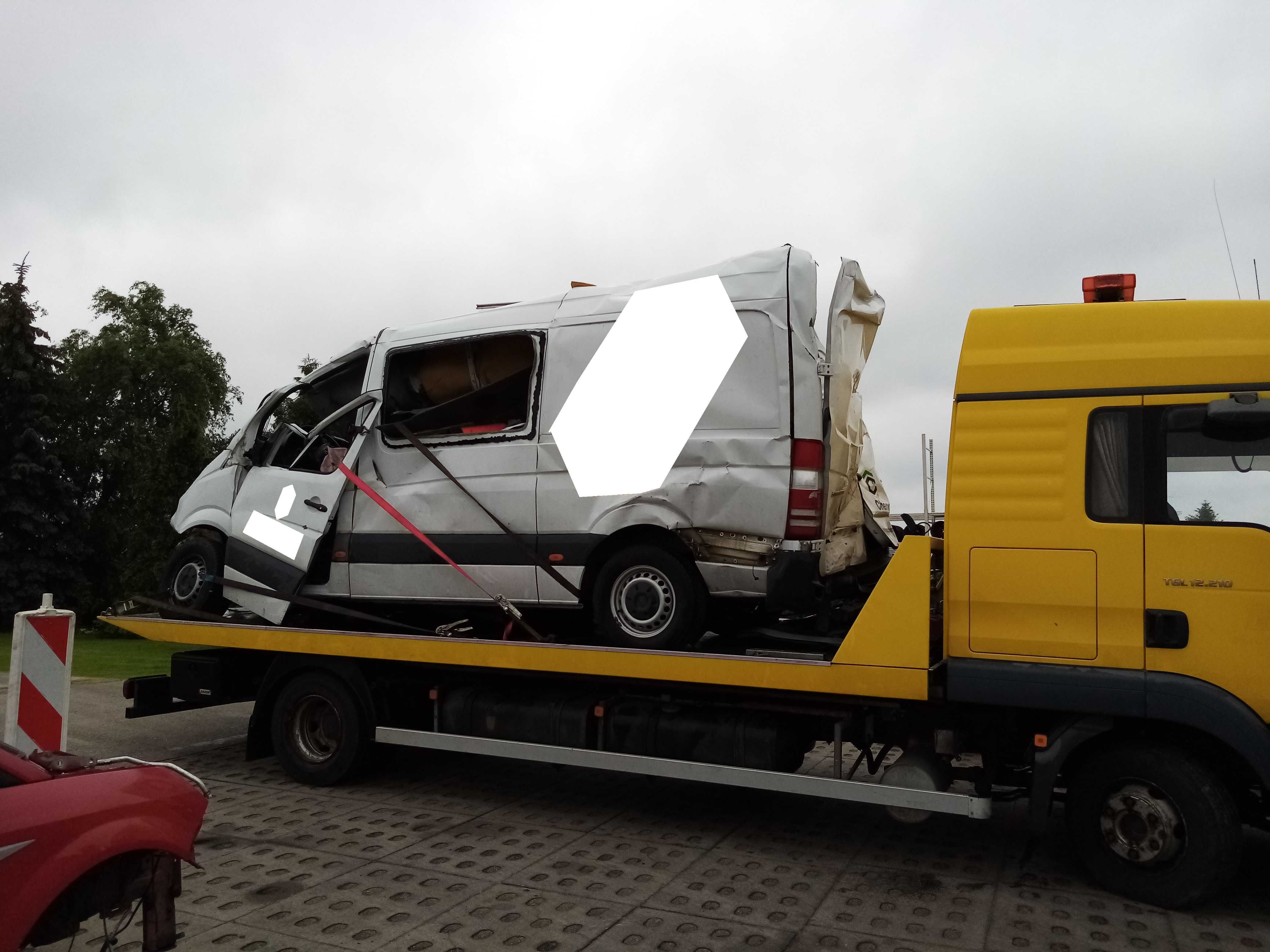 Pomoc drogowa, holowanie, transport, laweta, przewóz pojazdów