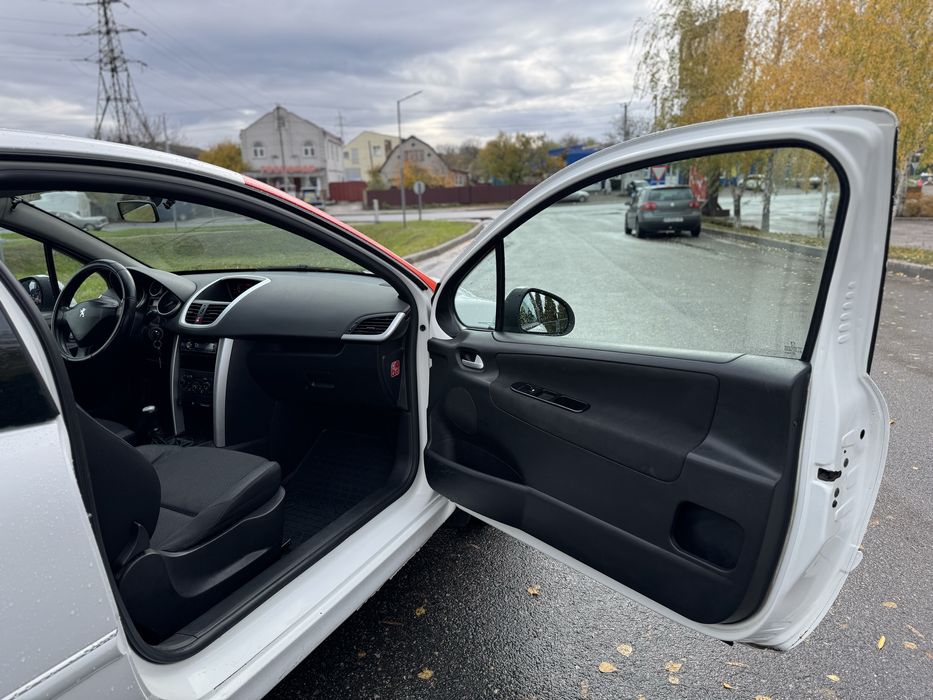 Продаи пижо 207 1.4 газ бенз 2012 гола