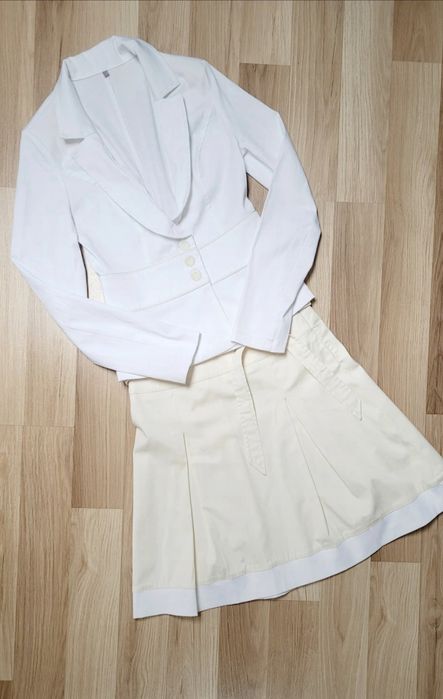 Piękny Komplet Damski ze spódnicą Rozmiar 36