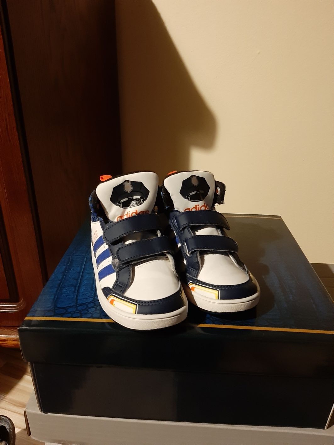 Buty chłopięce Adidas rozmiar 25