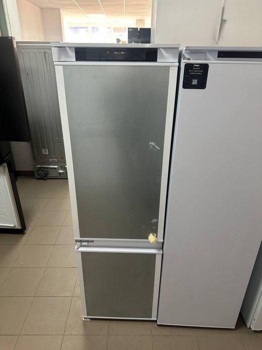 Холодильник  Вбудований вмонтований під забудову  Haier HBW5519E A++