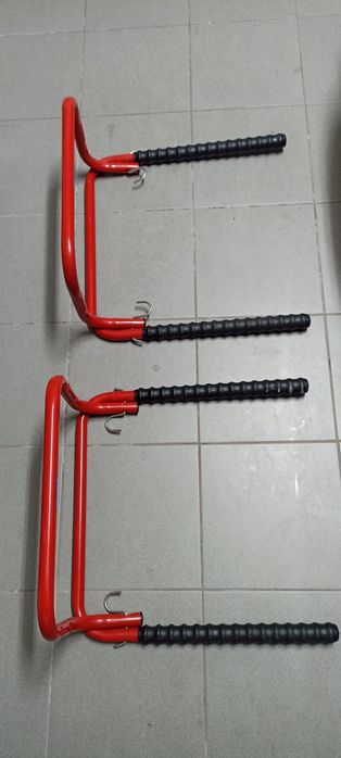 Vendo dois suportes dobráveis para bicicletas.