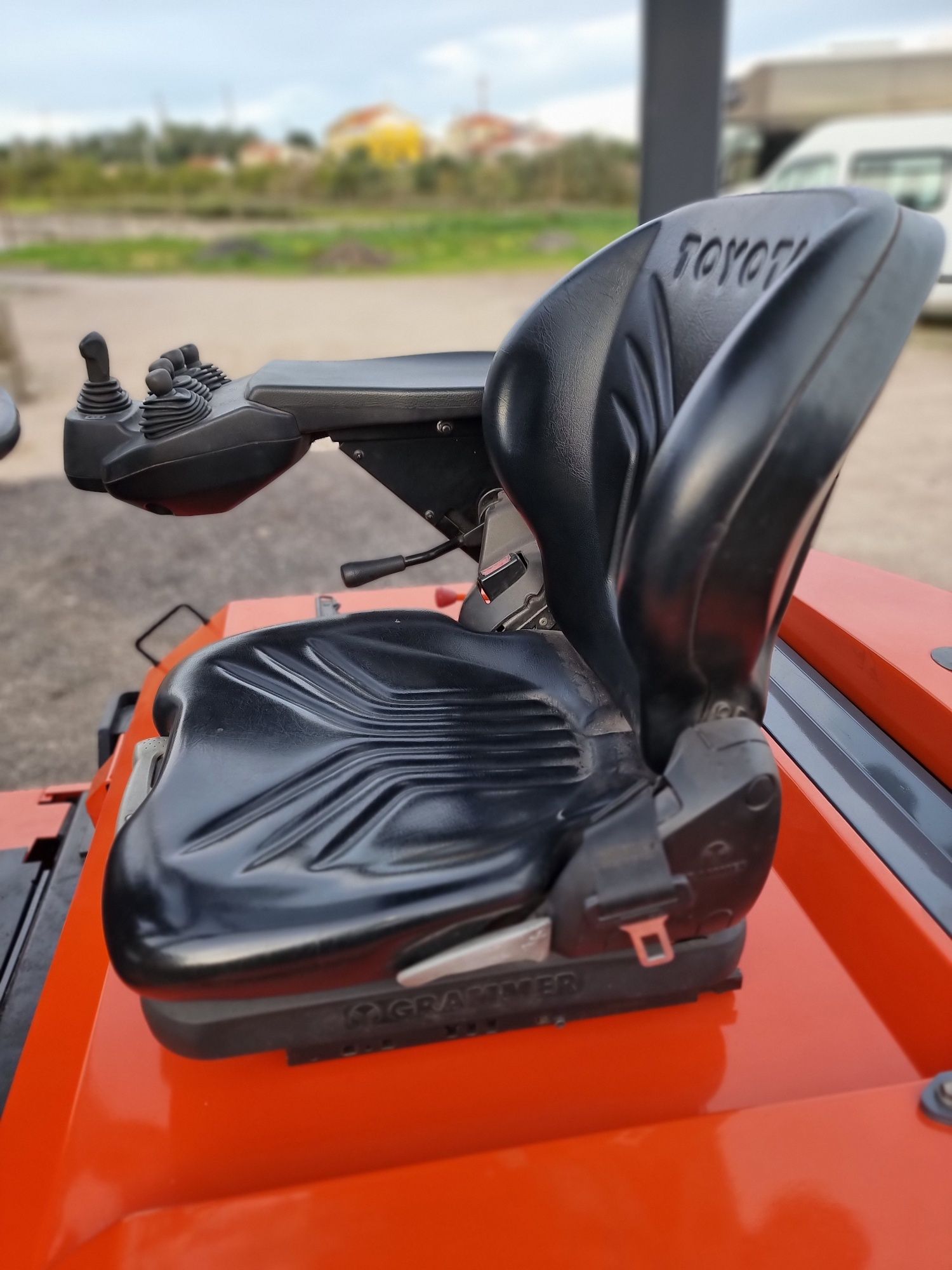 Vendo empilhador Toyota elétrico com bateria nova