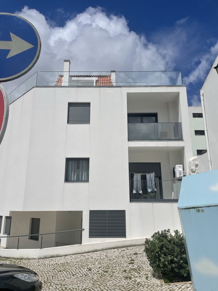 Arendamento T5 com 2 suites e terracos
