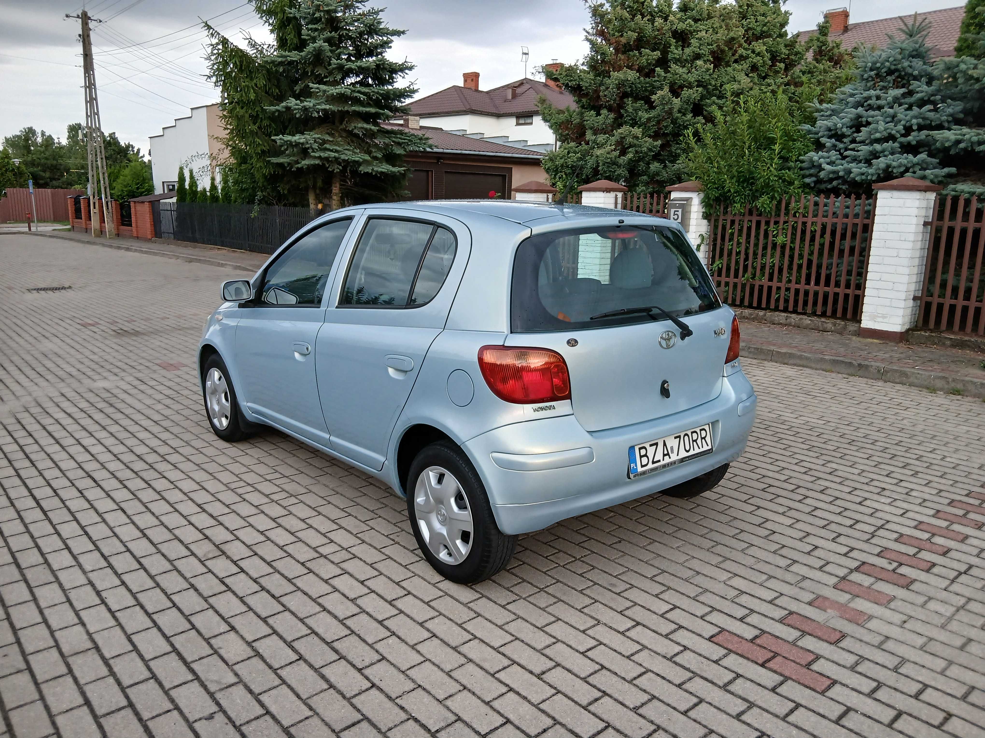 TOYOTA YARIS 1.0B klimatyzacja 5 drzwi VVT-i .