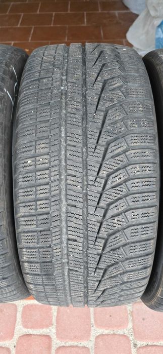 Opony zimowe Hankook 235/40/19