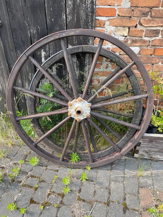 Stare drewniano- żelazne kola do wozu