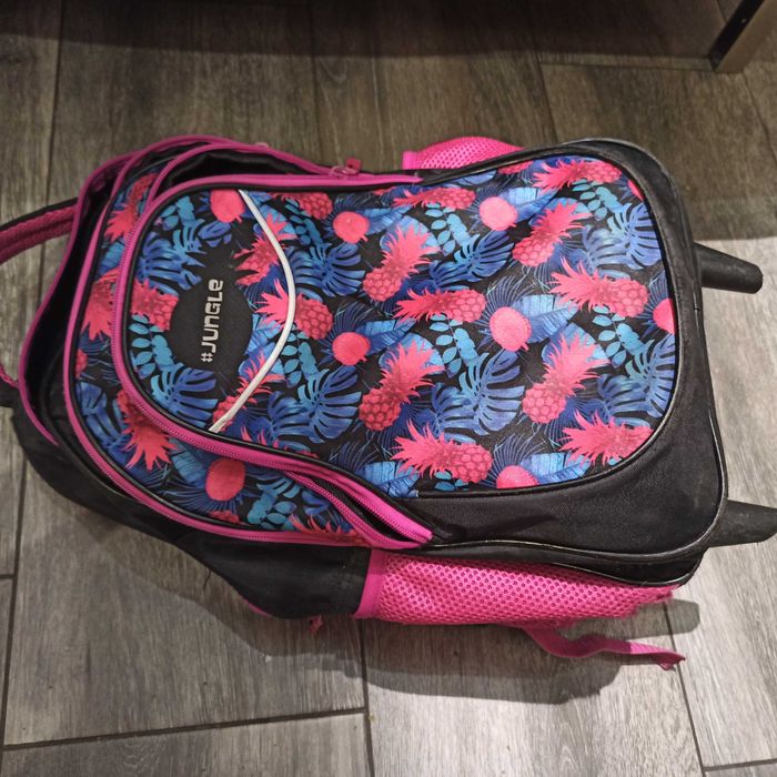 Plecak szkolny z kółkami i rączką