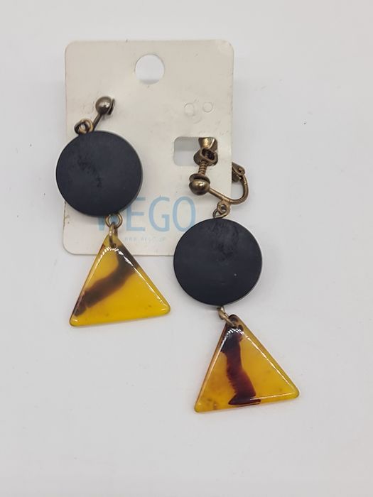 Brincos tipo EGO circular preta triângulo tartaruga