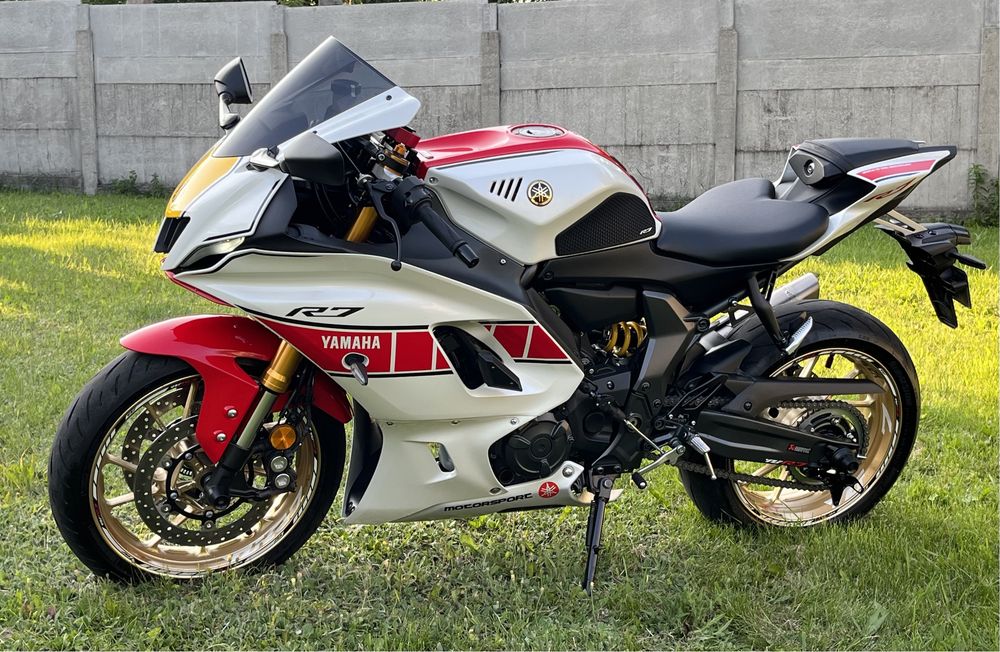 Спортбайк Yamaha YZF R7 2023 Akrapovic ямаха р7 мт-07 мт-09