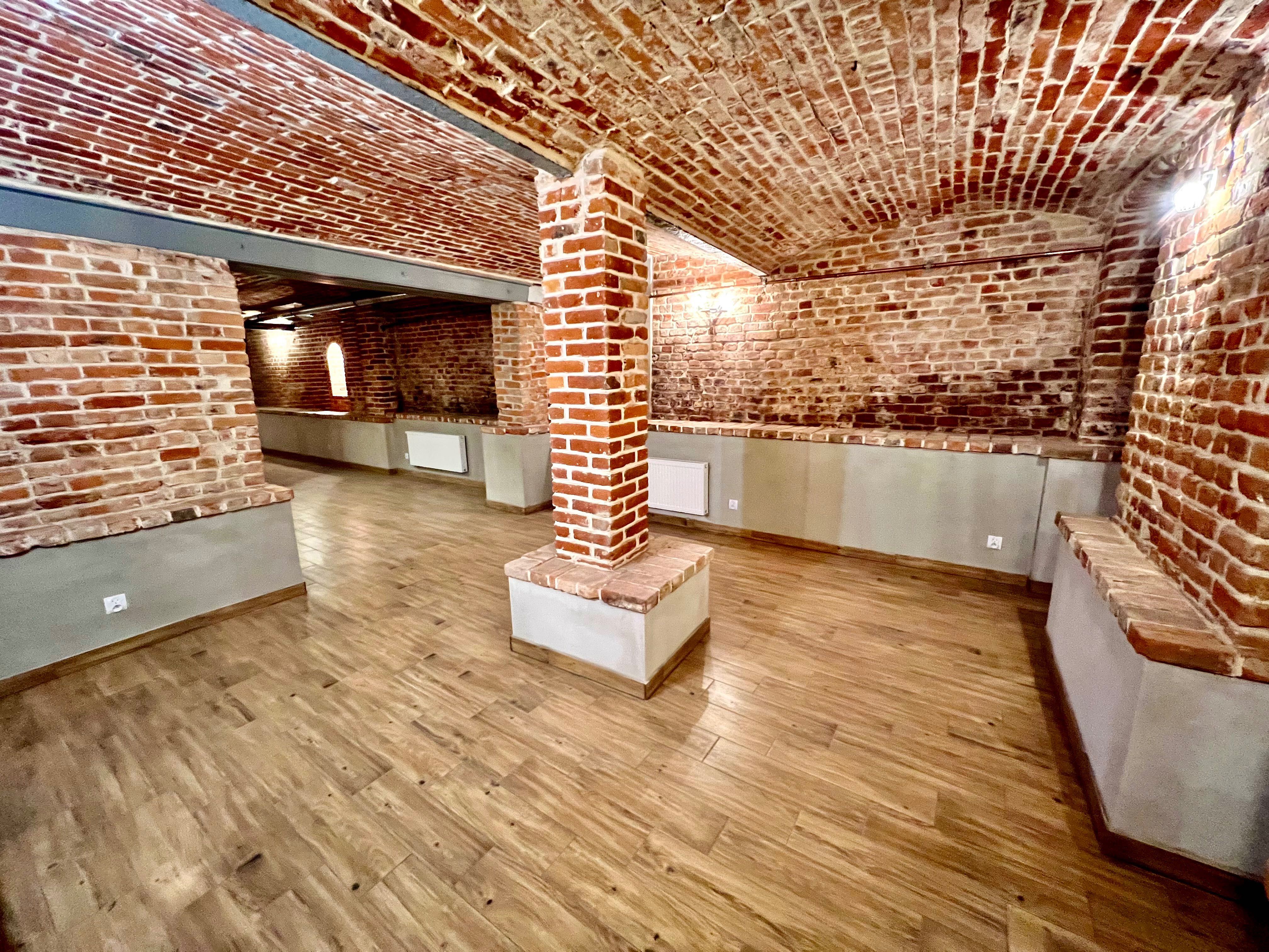 Dwupoziomowy lokal 240m2 w centrum Olsztyna do wynajęcia