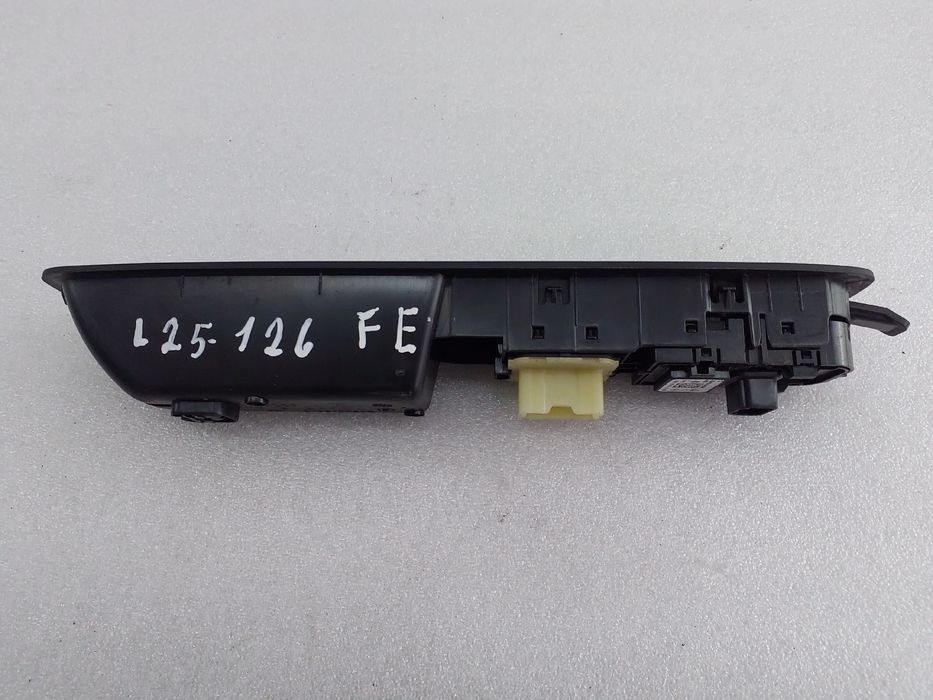 Comando / botão / interruptor vidros frente esquerdo RENAULT Zoe (BFM_