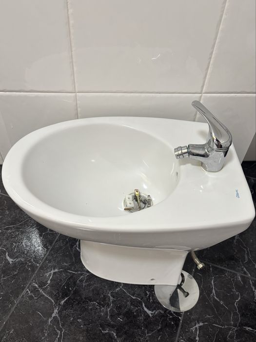 Doa-se 2 bidé Sanitana branco com torneira