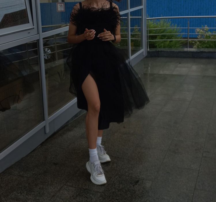 Випускна сукня чорного кольору