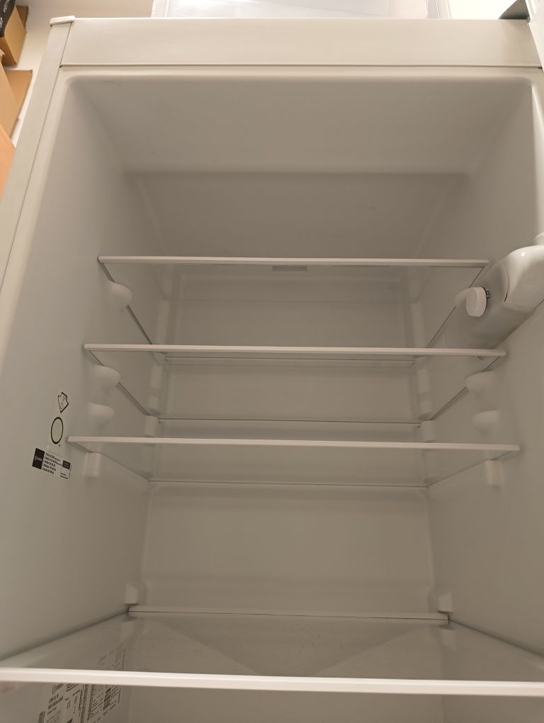 Lodówka Indesit wymiary ok 160x64x59