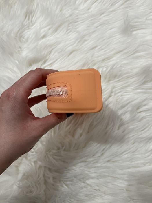 Pomarańczowy piórnik