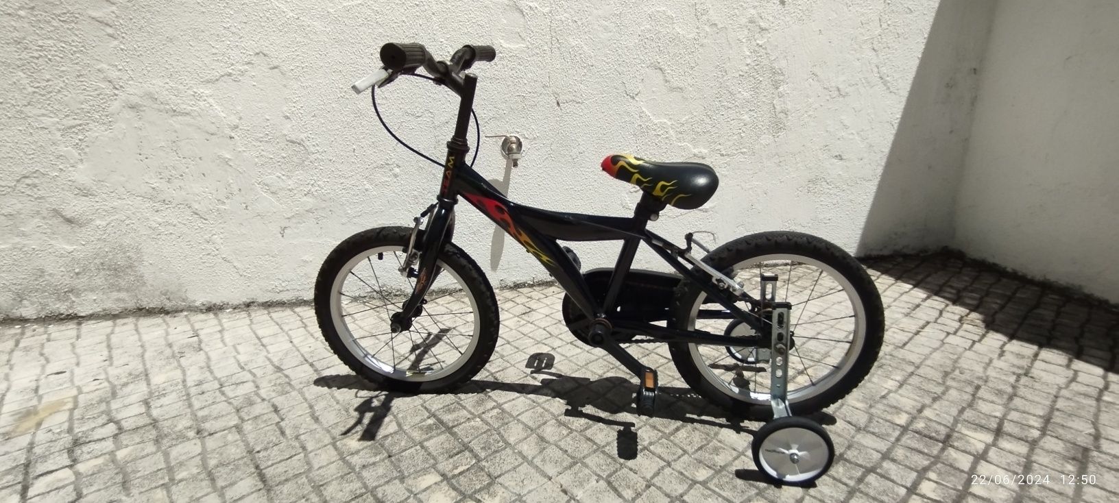 Vende-se bicicleta de criança (roda 16)