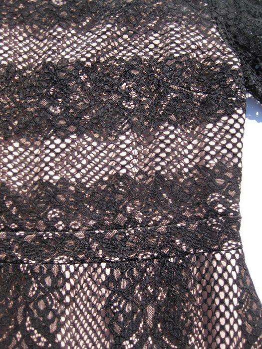 Ажурное бежевое миди платье с чёрным гипюром Oasis M