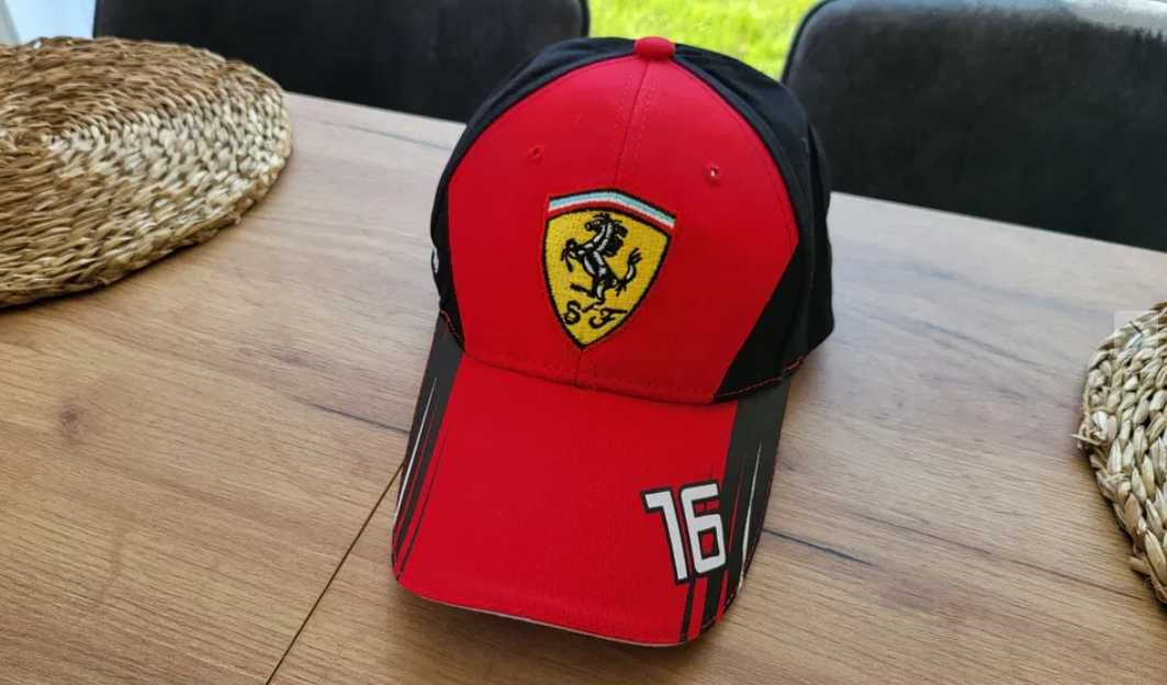 Czapka z daszkiem Ferrari rozmiar uniwersalny