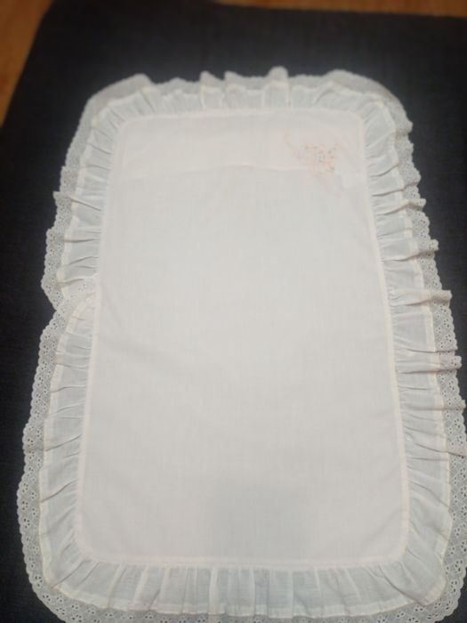 Наволочка з рюшами ,мереживом і вишивкою