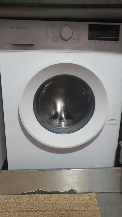 Vendo uma máquina de lavar com pouco tempo de uso