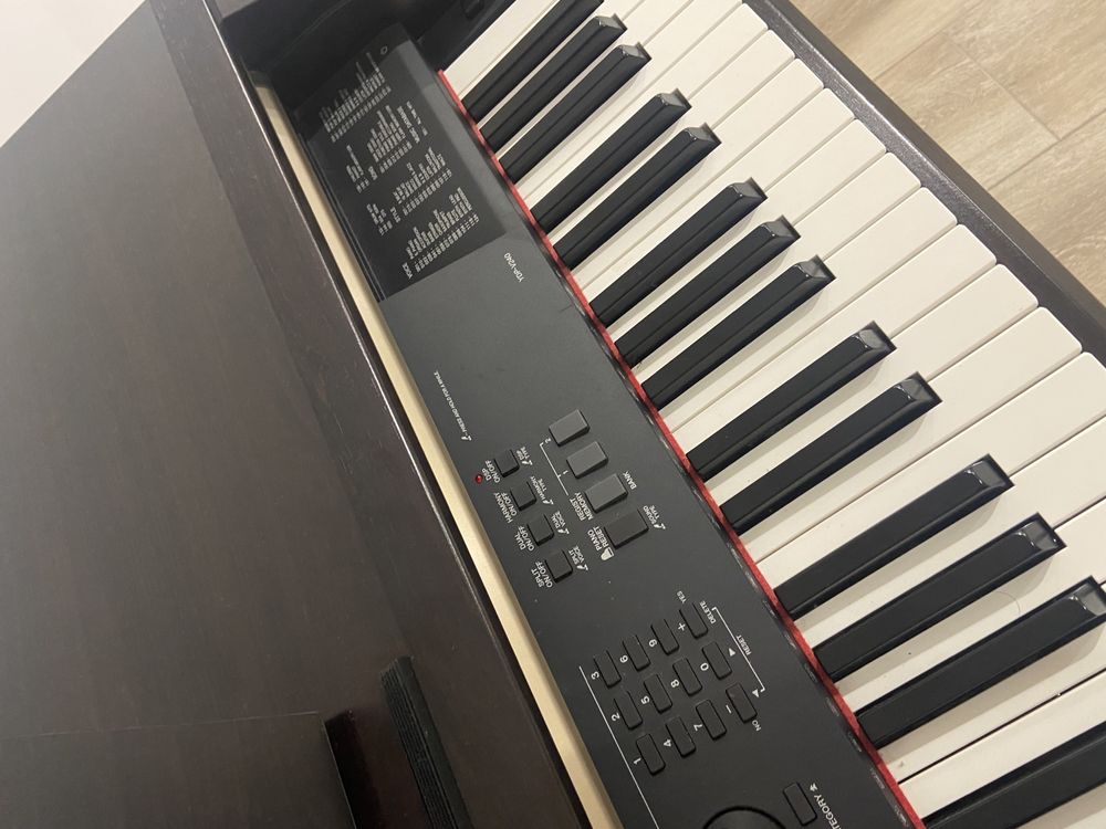 Piano Yamaha Arius