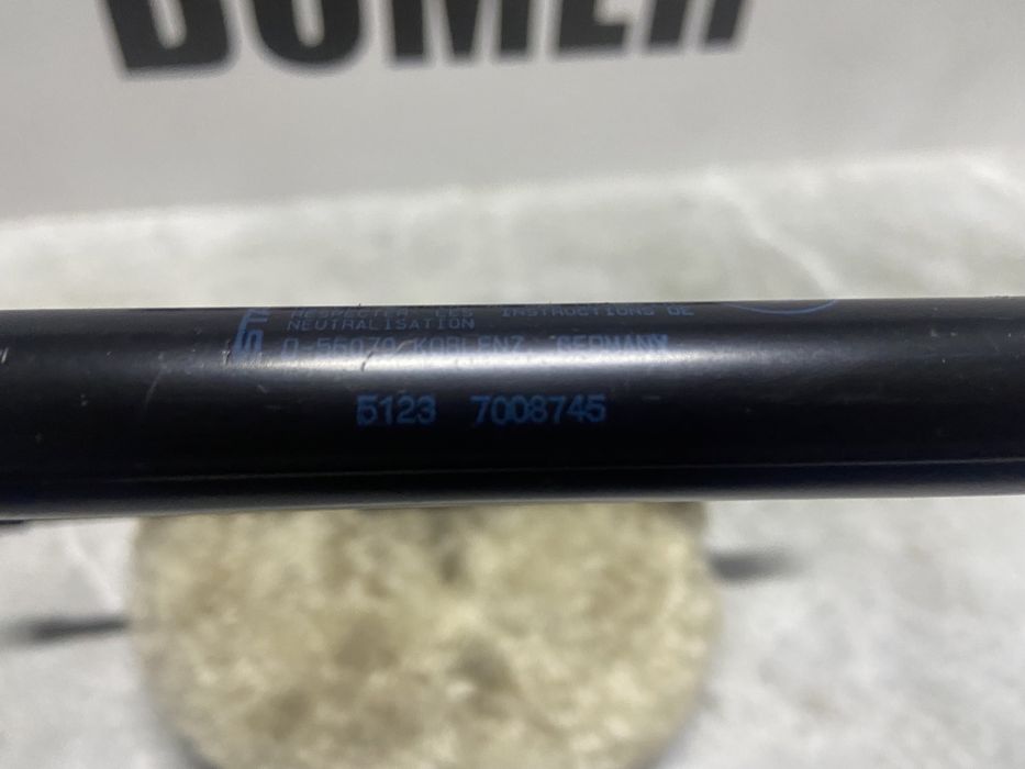 Амортизатор Капота БМВ Е60 Е61 Стойка Капоту