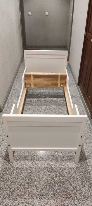 Cama criança IKEA 70 x 160 completa (estrado, colchão e roupa de cama)