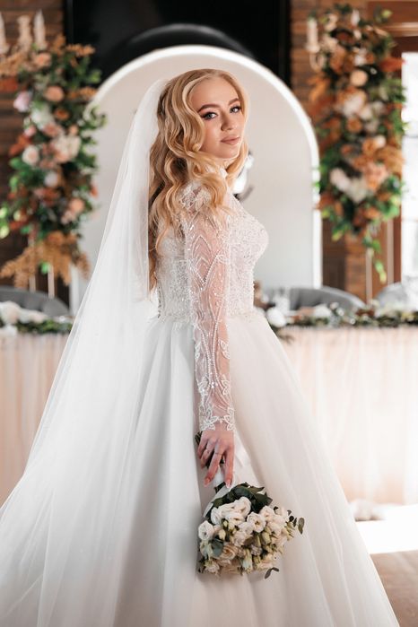 Продам весільну сукню