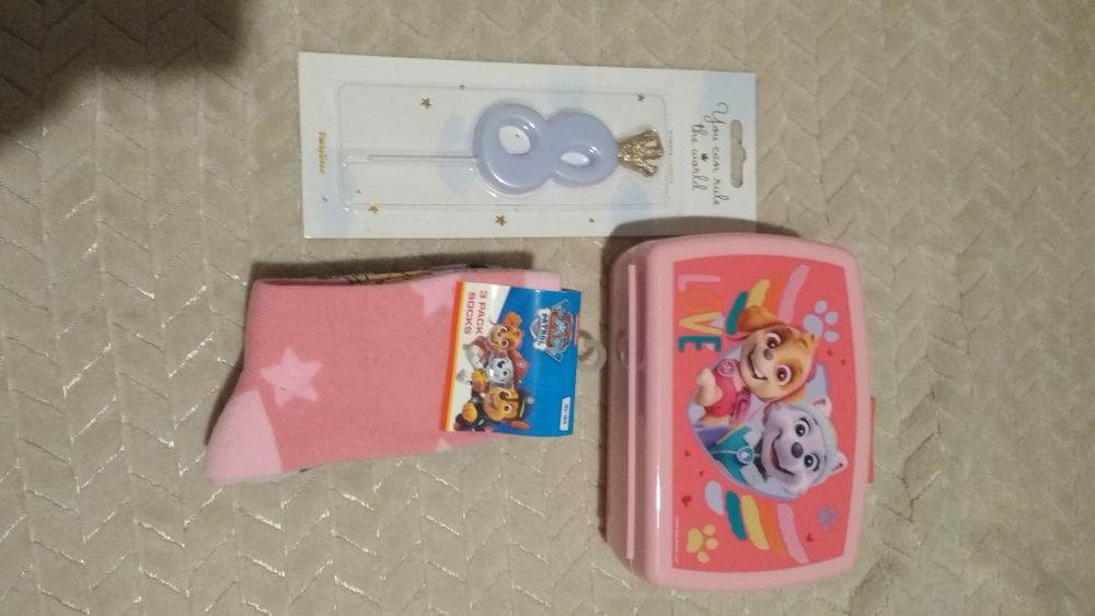 Pojemnik śniadaniowy,  3pak skarpetek Psi Patrol+świeczka urodzinowa 8