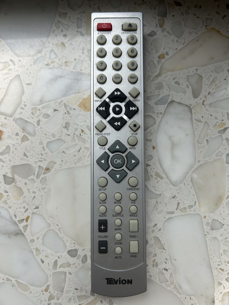 TEVION DVD 7000 z oryginalnym pilotem – klasyk połowy lat 2000