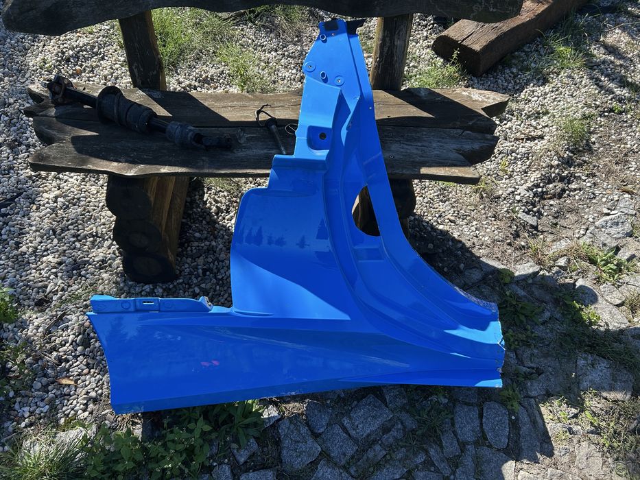 Chevrolet corvette c8 prawy próg prawa listwa progowa progi poszycie