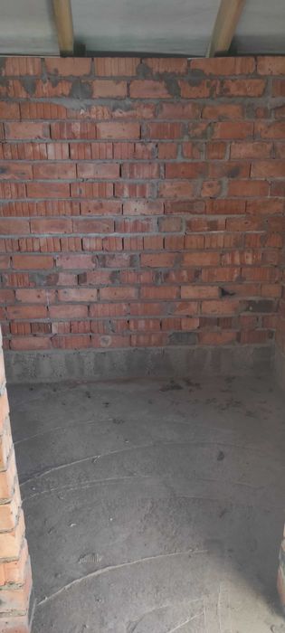 Продаж будинку з гаражем