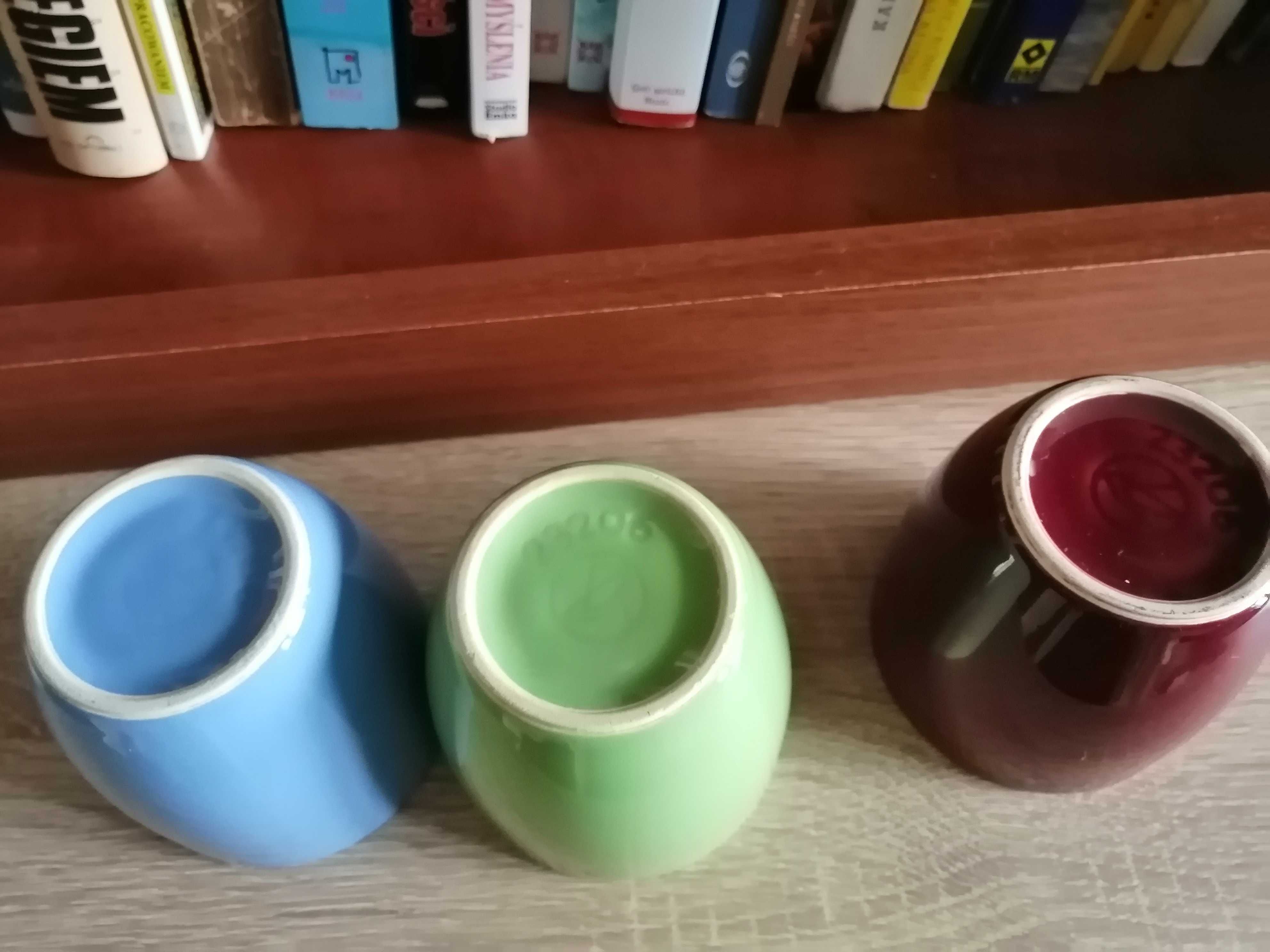 Trzy malutkie ceramiczne doniczki
