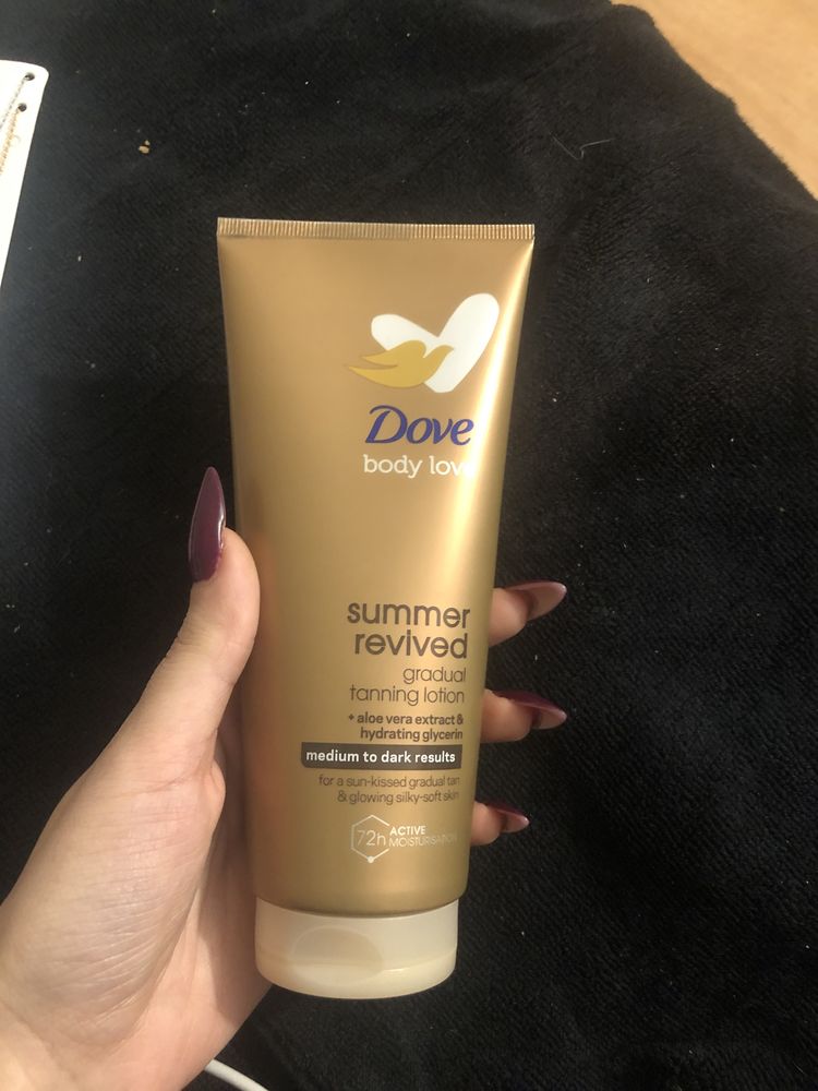 Locao bronzeadora + extrato de aloe vera e glicerina hidratante.
