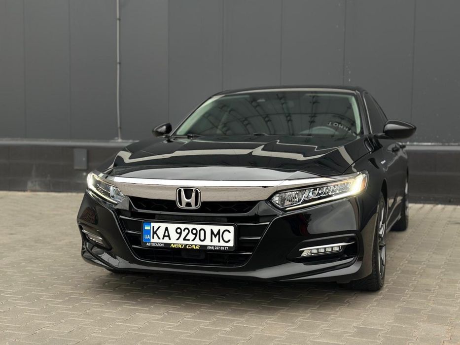 Автомобіль Honda Accord Hybrid 2018 рік