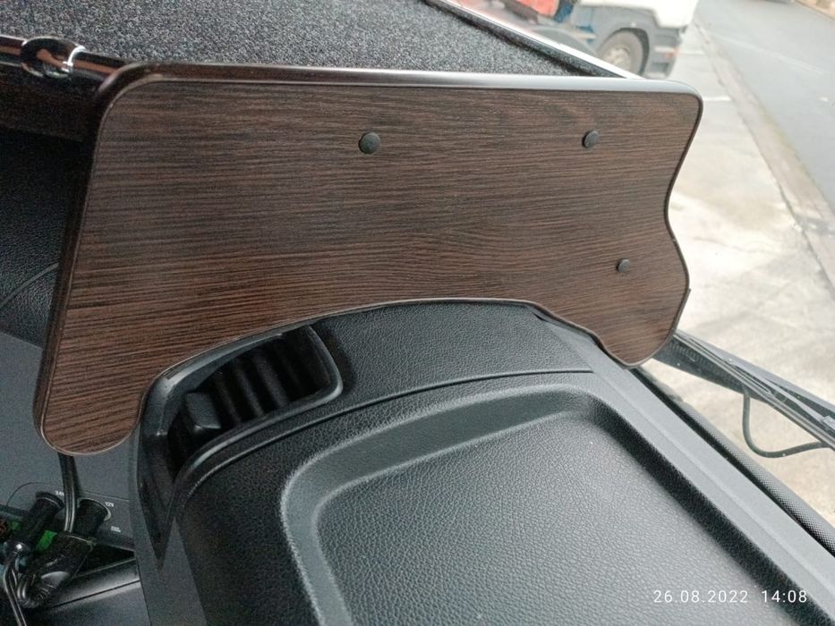 Поличка на торпеду Scania R