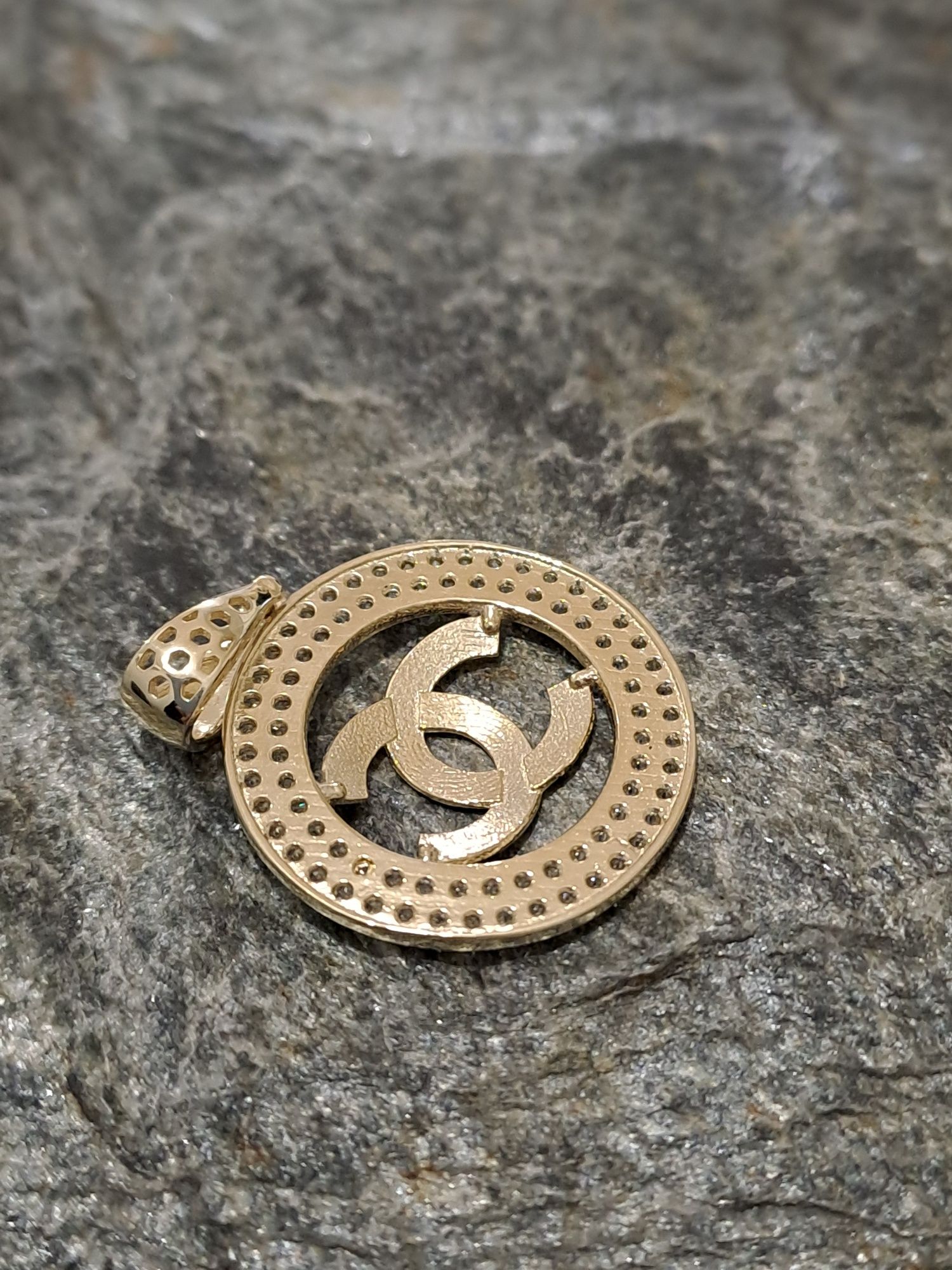 Złota zawieszka Chanel 585 Nowa 2.3 cm