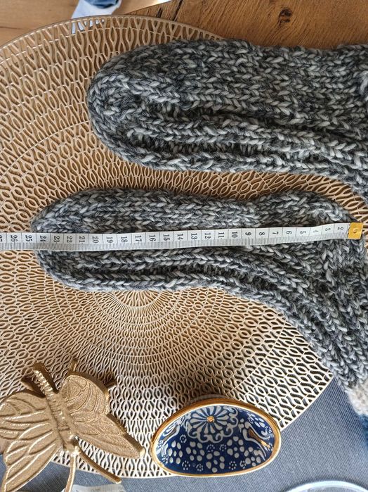 nowe skarpety zrobione na drutach