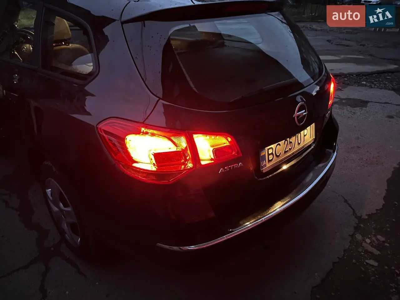 Opel Astra J 2013