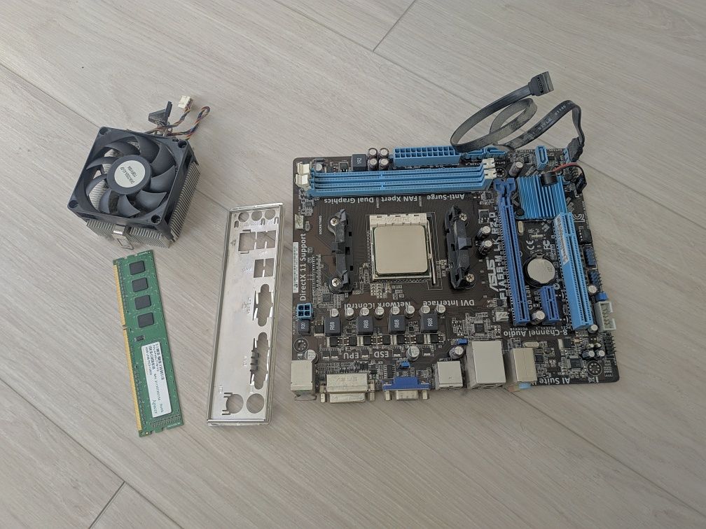 Материнська плата Asus F1A55-M FM1 amd  4-ядер A6 3500 4Gb + кулер