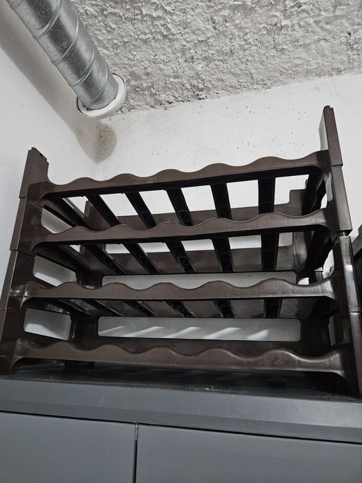 Garrafeira plástico castanha