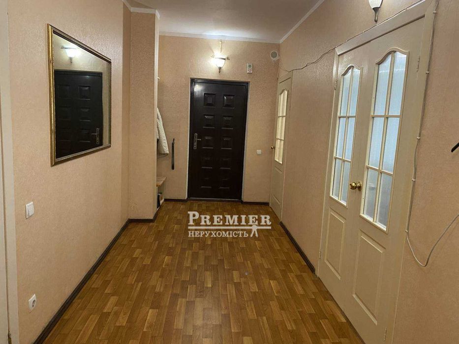 продам трихкімнатну квартиру 94 кв.м на Ак. Сахарова