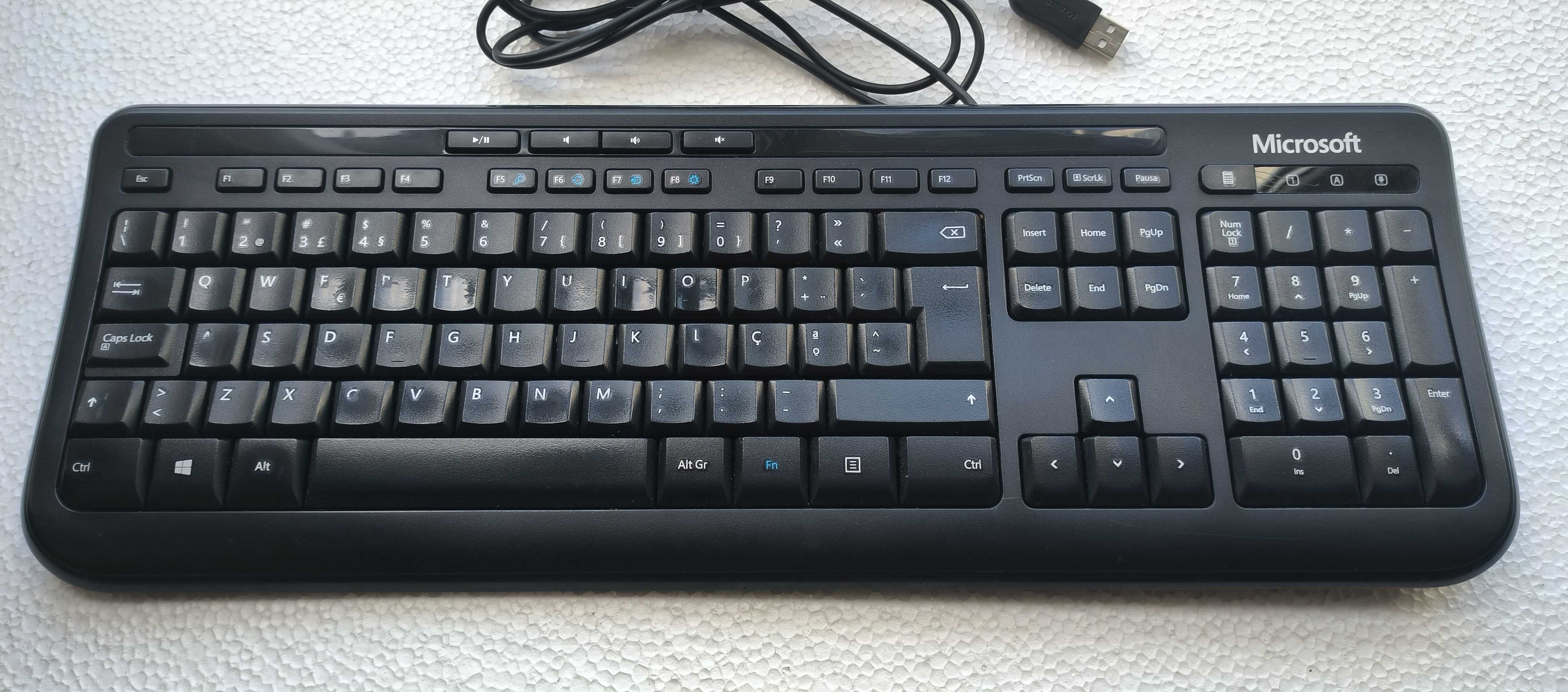 Teclado Microsoft Wired Keyboard 600: Confiabilidade para Uso Diário