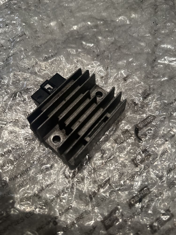 Kawasaki KR-1S 250 / 1990/1992 Regulator napiecia (SH552-12) M301