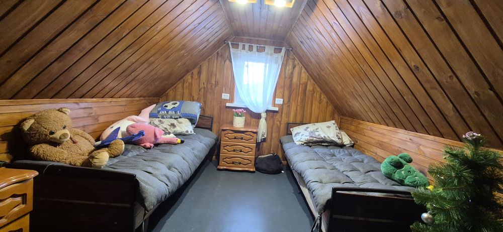 Продам шикарну дачу в якій можна жити поруч блакитні озера