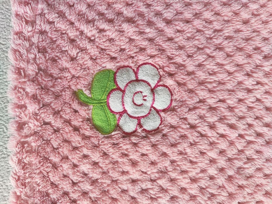 Różowy kocyk dziecięcy kwiatek ok 75x100cm